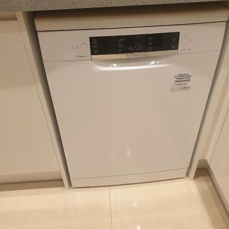 London Luxury 3 Bedroom 2 Bathrooms Flat 1 Min To Redbridge Station Free Parking & Wifi Wanstead Eksteriør billede