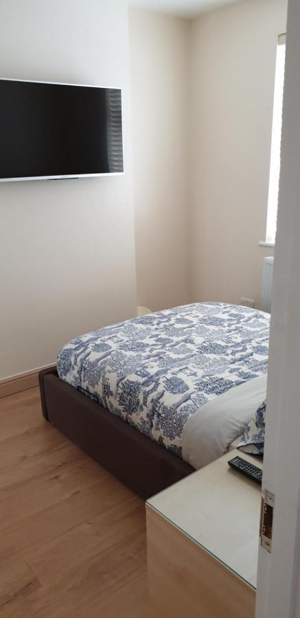 London Luxury 3 Bedroom 2 Bathrooms Flat 1 Min To Redbridge Station Free Parking & Wifi Wanstead Eksteriør billede