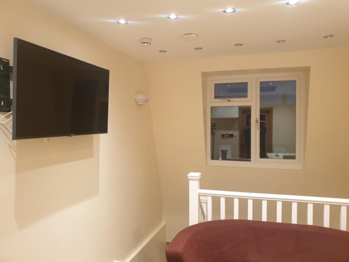 London Luxury 3 Bedroom 2 Bathrooms Flat 1 Min To Redbridge Station Free Parking & Wifi Wanstead Eksteriør billede