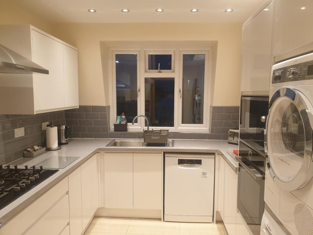 London Luxury 3 Bedroom 2 Bathrooms Flat 1 Min To Redbridge Station Free Parking & Wifi Wanstead Eksteriør billede