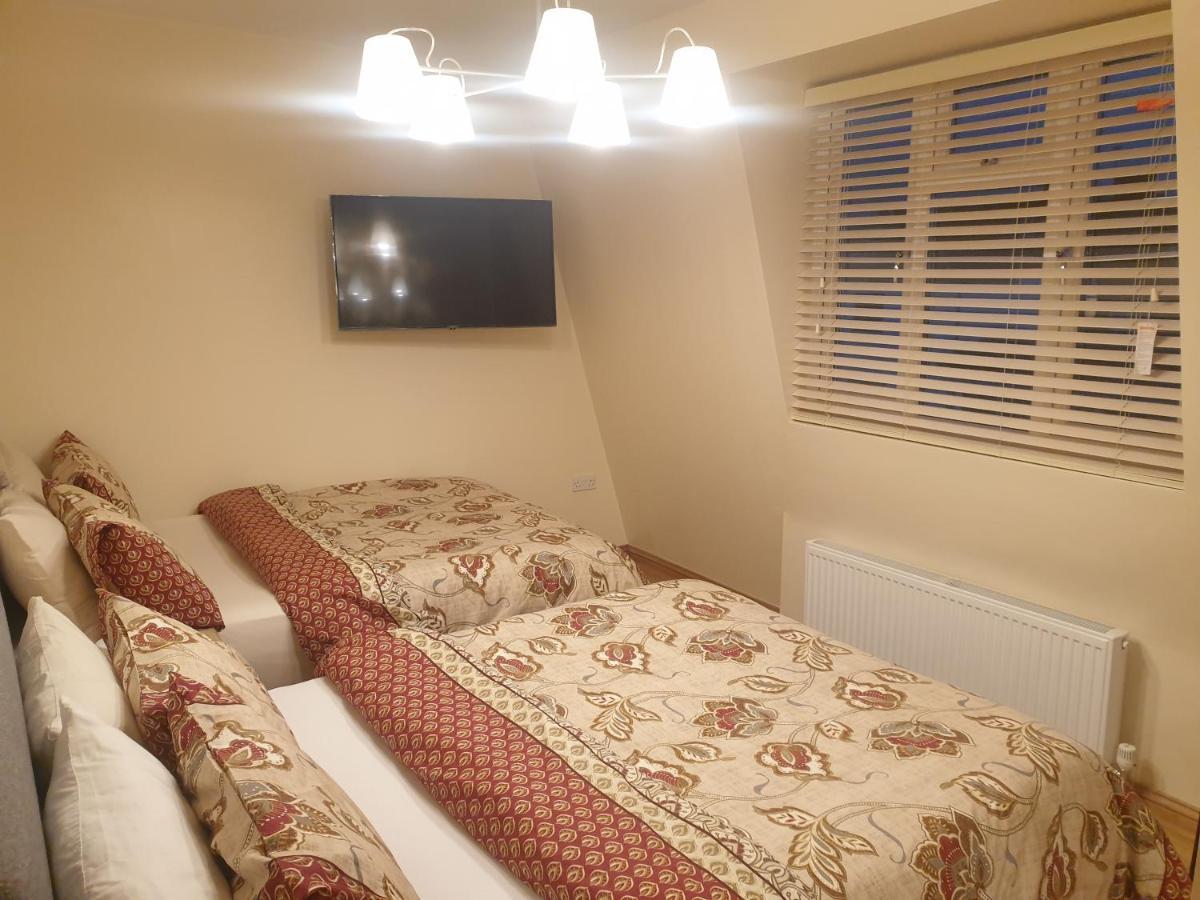 London Luxury 3 Bedroom 2 Bathrooms Flat 1 Min To Redbridge Station Free Parking & Wifi Wanstead Eksteriør billede