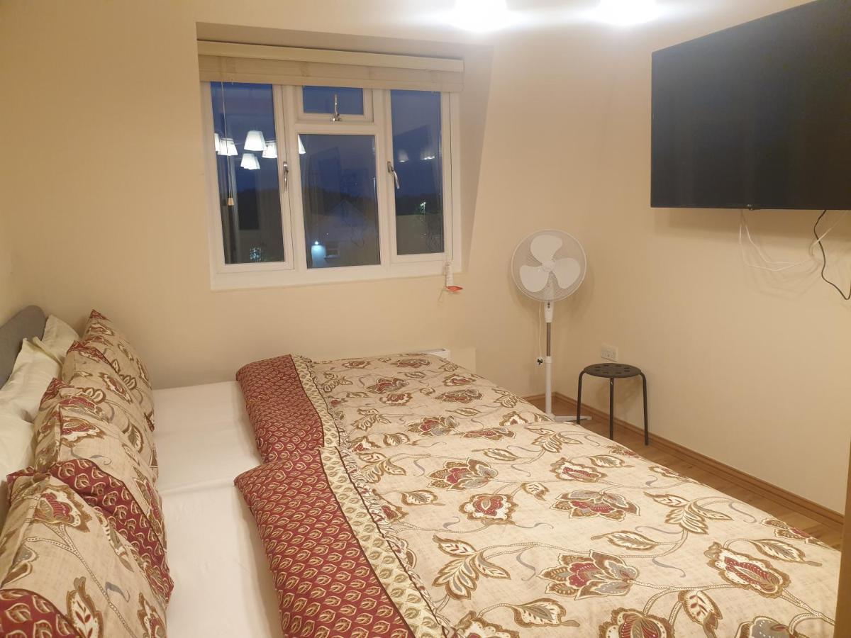 London Luxury 3 Bedroom 2 Bathrooms Flat 1 Min To Redbridge Station Free Parking & Wifi Wanstead Eksteriør billede